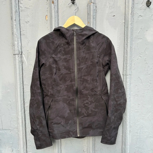 Lululemon The Rain Is Calling Jacket, size 6 - Picture 4 of 16